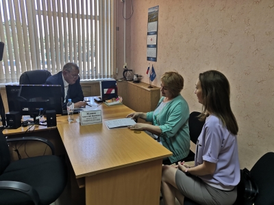 Депутат Думы Ставропольского края Анатолий Жданов провел тематический прием граждан по вопросам материнства и детства