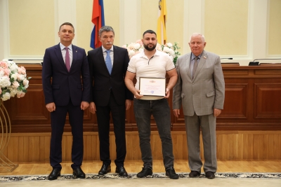 Депутаты вручили предпринимателям Ставрополья награды краевой Думы
