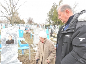 С благодарностью за новый памятник
