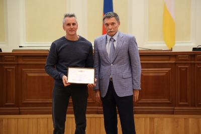 Дмитрий Судавцов вручил награды краевой Думы лучшим представителям машиностроительной отрасли