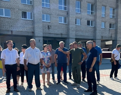 Краевой депутат посетил школу города Антрацит