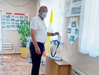 Депутат Думы Ставропольского края Анатолий Жданов проголосовал за поправки в Конституцию Российской Федерации