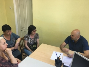 В рамках ежемесячных приемов депутатами Думы Ставропольского края, Александр Шарабок провел выездной прием в районе, пострадавшем от наводнения