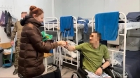 Военнослужащим, находящимся на лечении в военно-полевом  госпитале в ЛНР, передали гуманитарную помощь