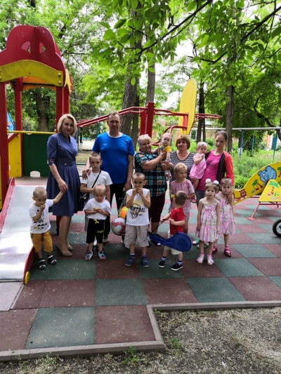 Подарки к празднику детства от депутата