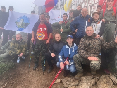 Знамя Победы – на вершине Бештау