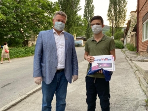 Николай Мурашко вручил планшеты девятиклассникам Кисловодска