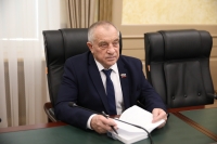 Александр Сидорков принял участие в парламентских слушаниях по развитию легкой промышленности