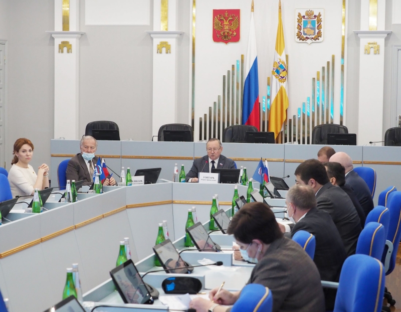 В Думе Ставропольского края прошло собрание фракции "Единая Россия"