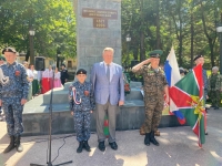 Депутат Думы Ставрополья Николай Мурашко поздравил военнослужащих с Днем пограничника