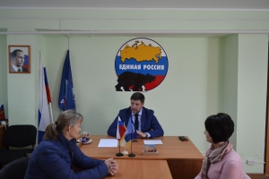 В местной общественной приемной ВПП "ЕДИНАЯ РОССИЯ" в Труновском районе прием граждан провел депутат Думы Ставропольского края Николай Новопашин