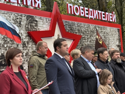 В Ессентукском Парке Победы открыли памятное панно, посвященное Поколению Победителей