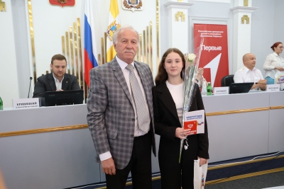 В краевой Думе состоялось торжественное вручение паспортов в канун Дня России