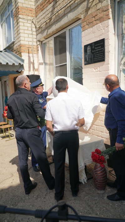 В ауле Сабан-Антуста открыли мемориальную доску в память о младшем сержанте Ильдаре Манкатаеве