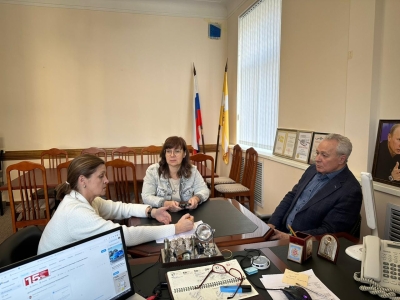 Александр Олдак обсудил ход исполнения наказов избирателей с руководством Ессентуков