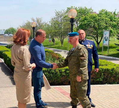Депутаты краевой Думы передали гуманитарную помощь военнослужащим 247-го десантно-штурмового полка