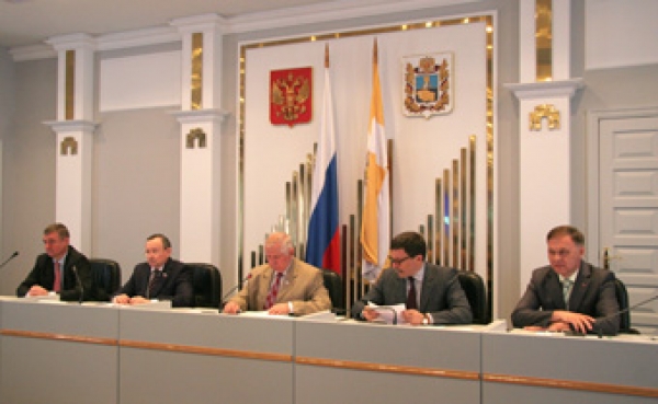 ДЕПУТАТЫ ЖДУТ ОТЧЁТ ГУБЕРНАТОРА