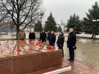 Краевые депутаты почтили память героев «Молодой гвардии»