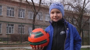 Хочу научиться бить в девятку, забивать с угловых, это очень сложно