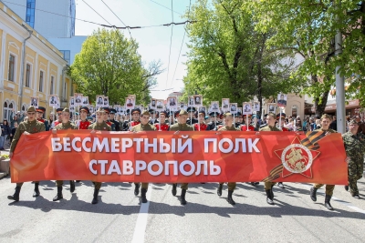 Председатель краевой Думы прошёл в колонне Бессмертного полка с портретом Героя Советского Союза Владимира Ткачёва