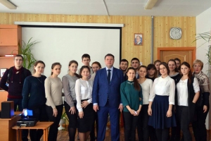 Посещая свой округ, Николай Новопашин всегда старестся провести встречу с молодежью