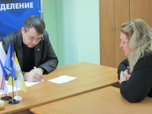 В Труновской местной общественной приемной Партии «ЕДИНАЯ РОССИЯ» прошёл приём граждан членом фракции «Единая Россия» в Думе Ставропольского края, депутатом Андреем Юндиным