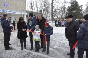 Ключи от нового автобуса Новоалександровской школе