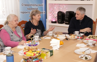 Игорь Лавров поздравил подопечных Геронтологического центра  с наступающим Новым годом