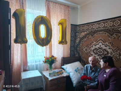 Валентина Муравьева поздравила ветерана ВОВ