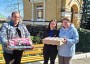 Валентина Муравьева передала куличи ребятам, нуждающимся в особой заботе